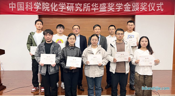 一等獎合影.jpg 一等獎合影.jpg